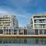 Amber Glow 2Br Apartment Al Raha